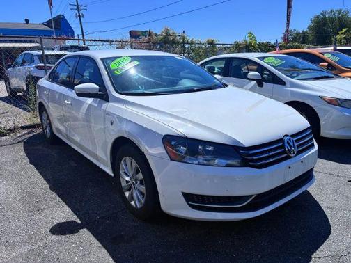 2014 Volkswagen Passat 1.8T Wolfsburg Edition