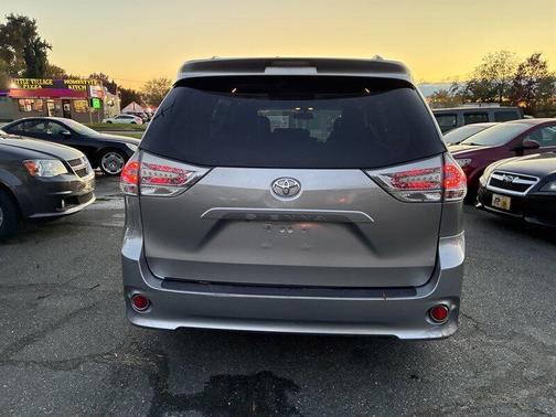 2014 Toyota Sienna SE