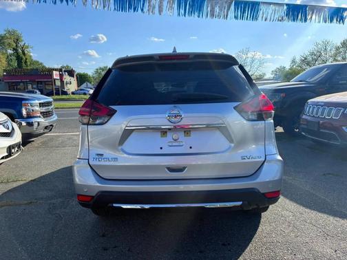 Brilliant Silver Metallic 2019 Nissan Rogue SV