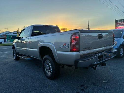 2005 Chevrolet Silverado 2500 LS H/D Extended Cab