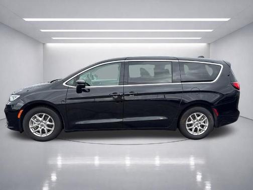 Diamond Black 2024 Chrysler Pacifica TOURING L