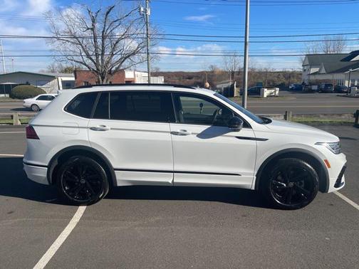 2024 Volkswagen Tiguan 2.0T SE R-Line Black 4MOTION