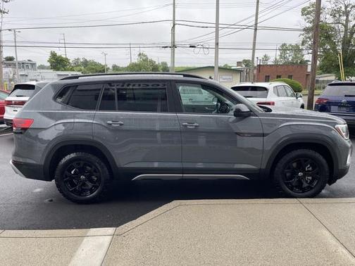 2024 Volkswagen Atlas 2.0T SE w/Technology 4MOTION