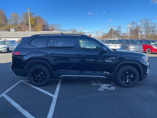 2026 Volkswagen Atlas Peak Edition