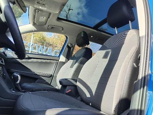 2025 Volkswagen Taos 1.5T SE Black