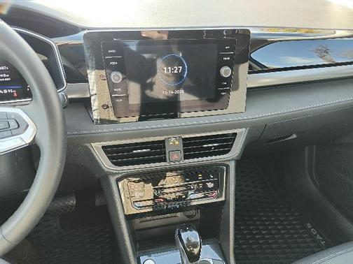 2025 Volkswagen Taos 1.5T SE Black