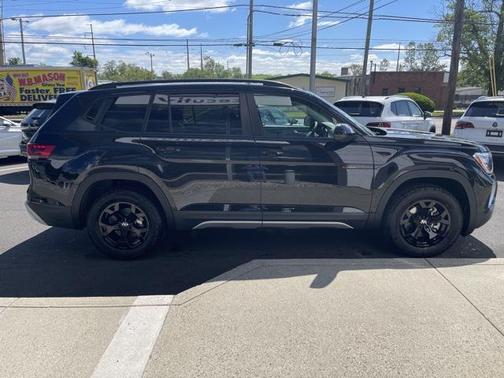 2025 Volkswagen Atlas 2.0T Peak Edition