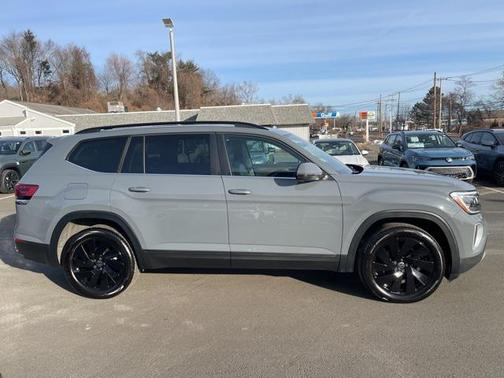 2025 Volkswagen Atlas 2.0T SE w/Technology 4MOTION