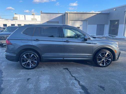 2022 Volkswagen Tiguan 2.0T SEL R-Line 4MOTION