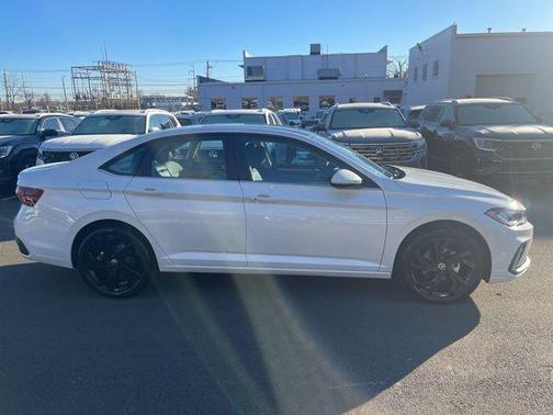 2025 Volkswagen Jetta 1.5T SE