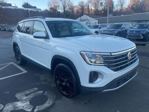 2025 Volkswagen Atlas 2.0T SE w/Technology 4MOTION