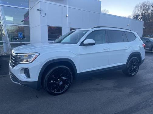 2025 Volkswagen Atlas 2.0T SE w/Technology 4MOTION