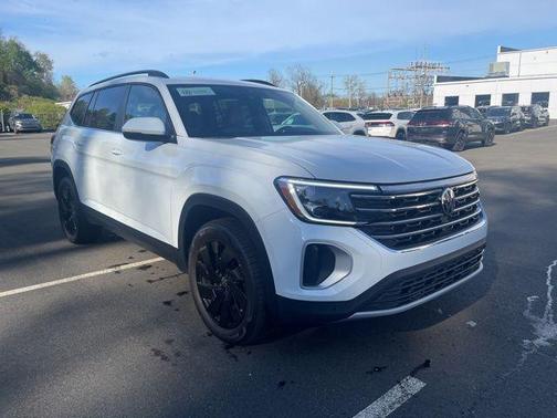 Pure White 2025 Volkswagen Atlas 2.0T SE w/Technology 4MOTION