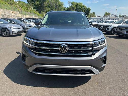 Platinum Gray Metallic 2023 Volkswagen Atlas 3.6L SE w/Technology