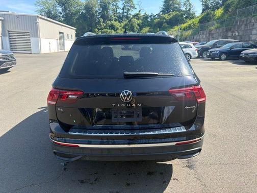 Deep Black Pearl 2023 Volkswagen Tiguan 2.0T SE 4MOTION