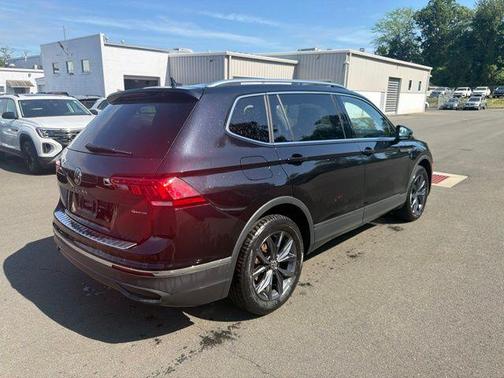 Deep Black Pearl 2023 Volkswagen Tiguan 2.0T SE 4MOTION