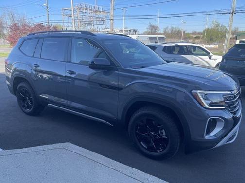 2025 Volkswagen Atlas 2.0T Peak Edition