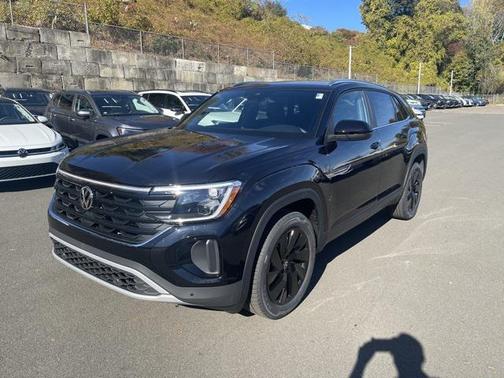 2026 Volkswagen Atlas Cross Sport 2.0T SE w/Technology 4MOTION