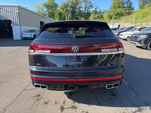 Deep Black 2024 Volkswagen Atlas Cross Sport 2.0T SEL