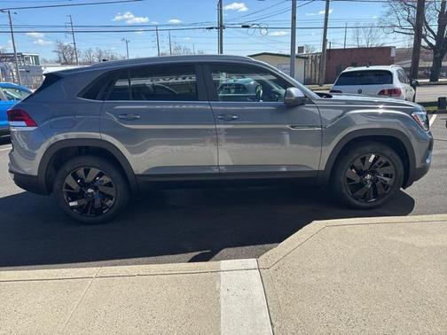 2025 Volkswagen Atlas Cross Sport 2.0T SE w/Technology 4MOTION