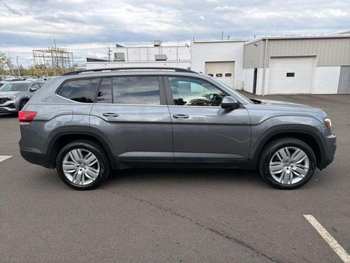 Platinum Gray Metallic 2020 Volkswagen Atlas 3.6L SE w/Technology