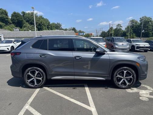 2025 Volkswagen Tiguan 2.0T SE 4MOTION