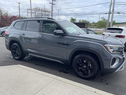 2025 Volkswagen Atlas 2.0T SE