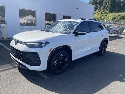 2025 Volkswagen Tiguan 2.0T SE R-Line Black 4MOTION
