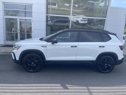 2024 Volkswagen Taos 1.5T SE Black