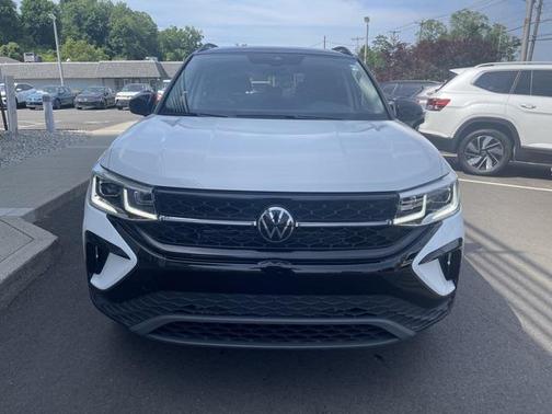 2024 Volkswagen Taos 1.5T SE Black