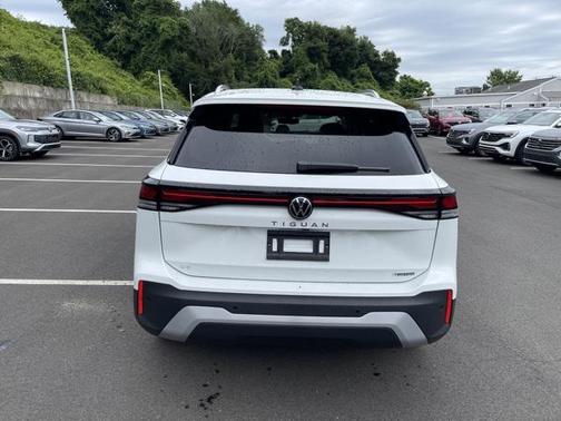 2025 Volkswagen Tiguan 2.0T SE 4MOTION