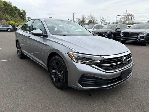 Silver Metallic 2023 Volkswagen Jetta 1.5T SE