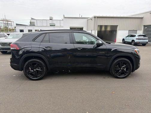 Deep Black 2025 Volkswagen Atlas Cross Sport 2.0T SEL