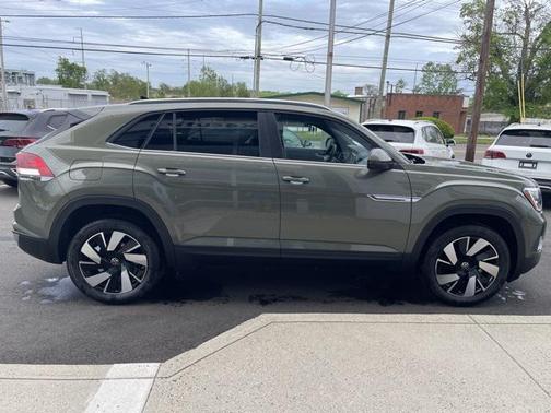 2025 Volkswagen Atlas Cross Sport 2.0T SE w/Technology 4MOTION