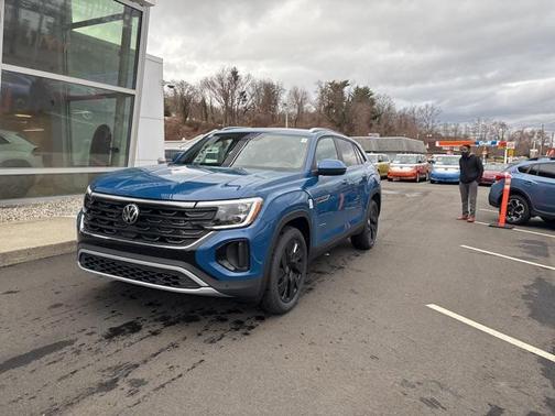 2025 Volkswagen Atlas Cross Sport 2.0T SE w/Technology 4MOTION