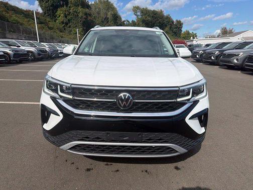 Pure White 2023 Volkswagen Taos 1.5T SEL