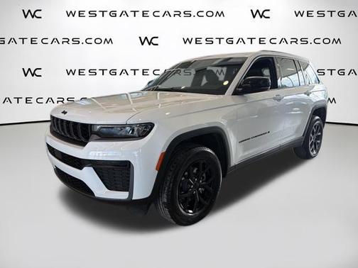 Bright White Clearcoat 2026 Jeep Grand Cherokee Laredo