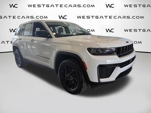 Bright White Clearcoat 2026 Jeep Grand Cherokee Laredo
