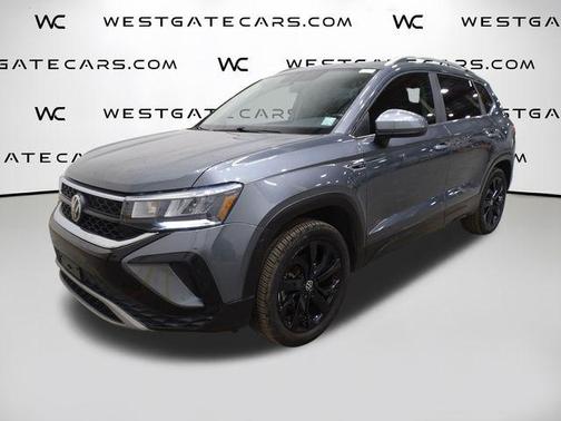 Platinum Gray Metallic 2022 Volkswagen Taos 1.5T SE