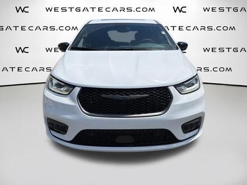 Bright White Clearcoat 2026 Chrysler Pacifica Select