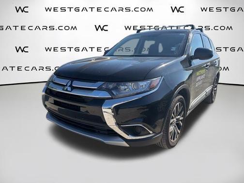 Labrador Black Metallic 2018 Mitsubishi Outlander ES