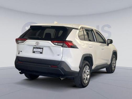 2022 Toyota RAV4 LE