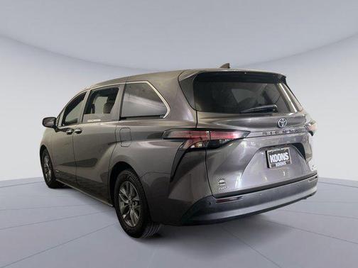 2021 Toyota Sienna XLE 7 Passenger