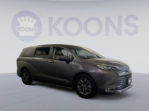 2021 Toyota Sienna XLE 7 Passenger