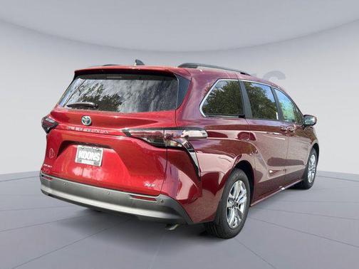 2025 Toyota Sienna XLE 7 Passenger