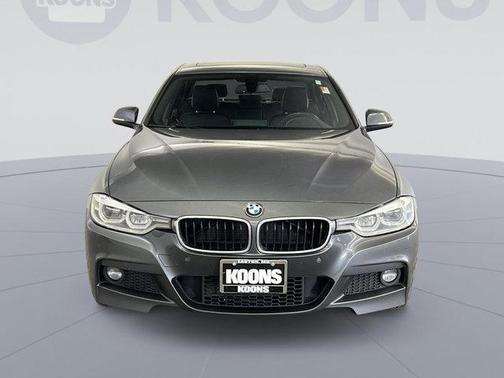 Photo 3 of 31 of 2018 BMW 330 i xDrive