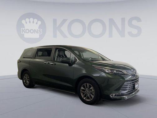 2024 Toyota Sienna XLE 8 Passenger