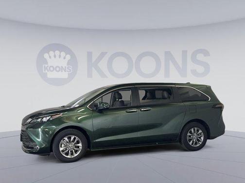 2024 Toyota Sienna XLE 8 Passenger