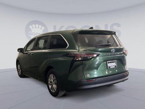 2024 Toyota Sienna XLE 8 Passenger