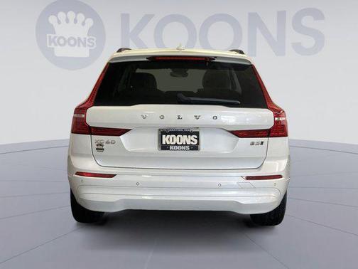 2022 Volvo XC60 B5 Momentum
